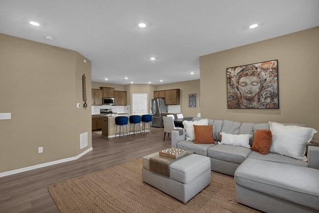 Photo - 272 Mannaseh Dr W