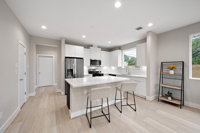 Photo - 8672 Easthaven Blvd