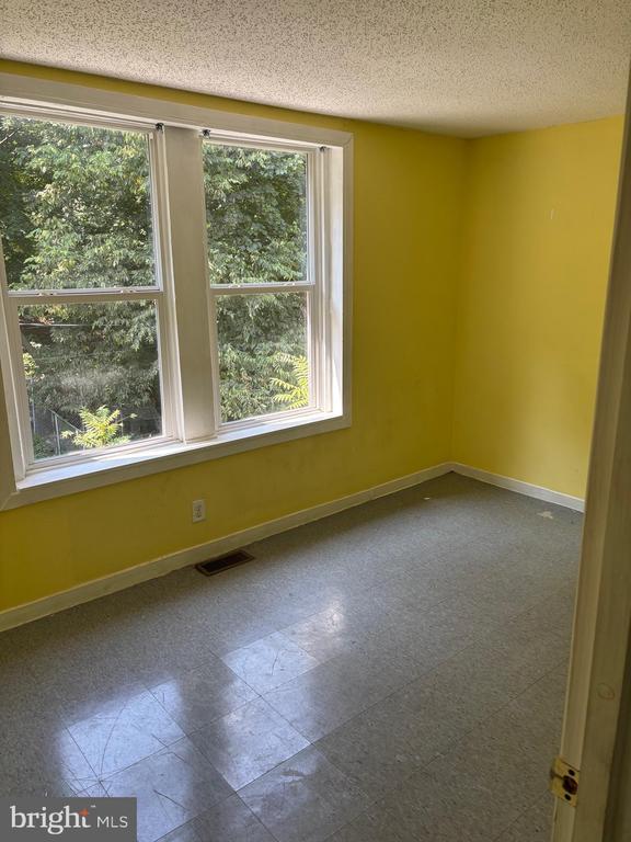 Photo - 416 E Oak St