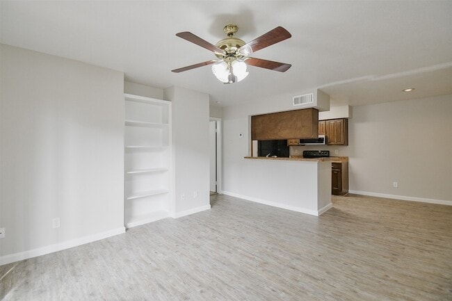 Photo - 12955 Woodforest Blvd Unidad 76