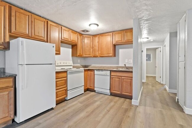 MOVE IN SPECIAL 1ST MONTH RENT FREE!! 2 be... - MOVE IN SPECIAL 1ST MONTH RENT FREE!! 2 be... Casa