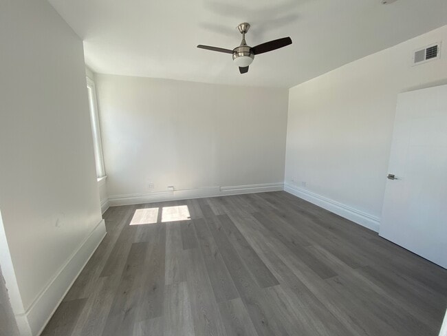 Photo - 4754 Liberty Ave Unit B2