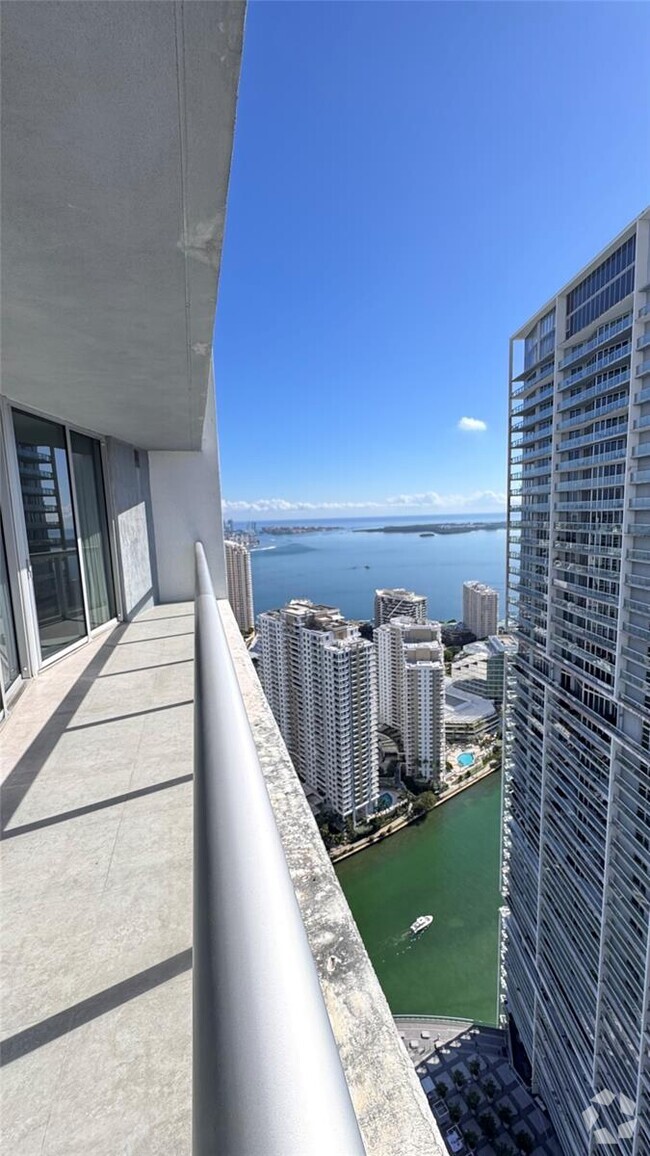 Building Photo - 475 Brickell Ave Unit 4913 Rental