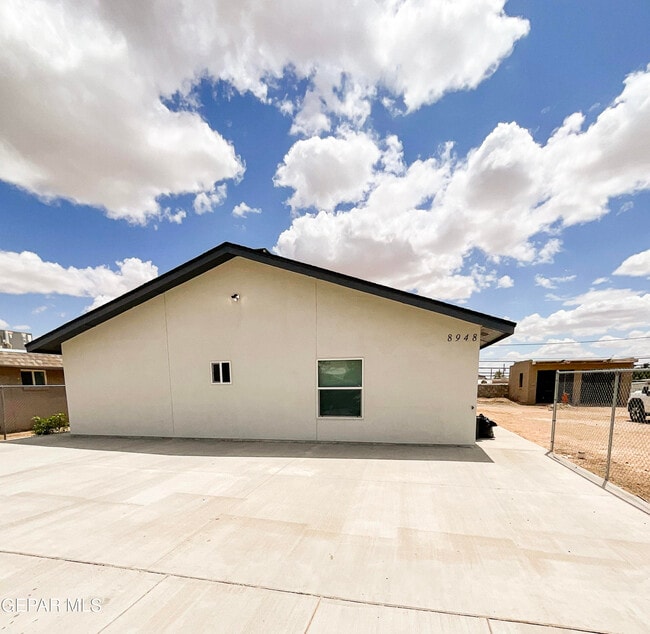 Photo - 8948 Ankerson St