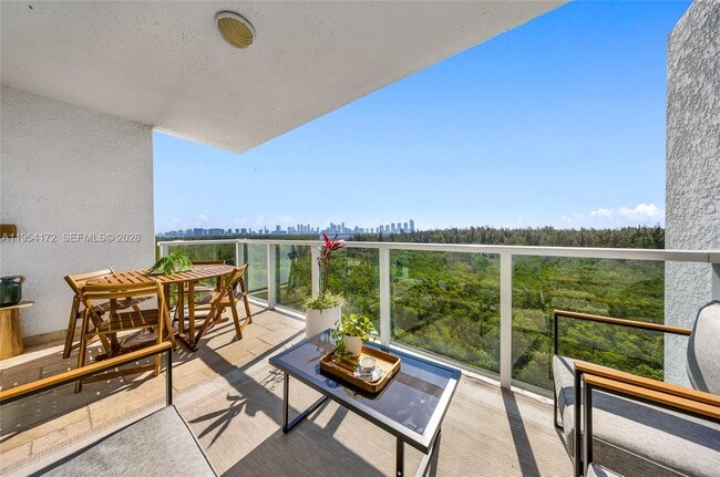 Building Photo - 14951 Royal Oaks Ln Unit 901