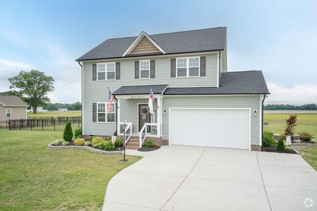 Building Photo - Three Bedroom Home!