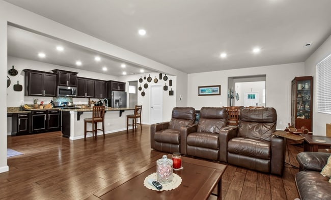 Photo - 3358 Nova St NE