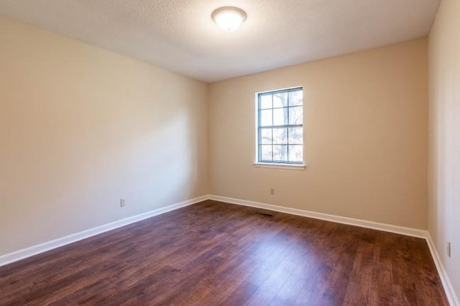 Photo - 306 Crisman St