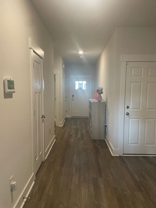 Photo - Beautiful 4 Bedroom, 2 Bath available !!