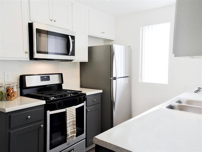 Building Photo - Hillside Village Apartments