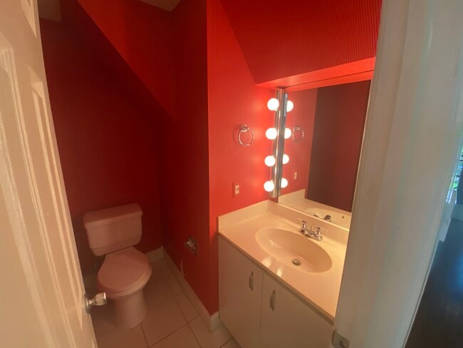 Photo - 2000 Fairview Ave