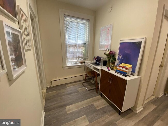 Building Photo - 1735 Bainbridge St Unit 1R