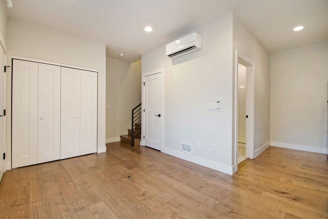 Photo - 1 Bedroom 2 Bathroom Luxury Brand New Town...