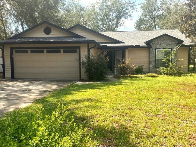 Building Photo - Walk or bike to the Beach! Rental