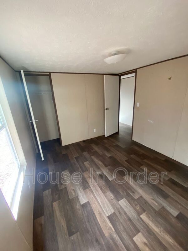 Photo - 124 Shamrock Park Dr