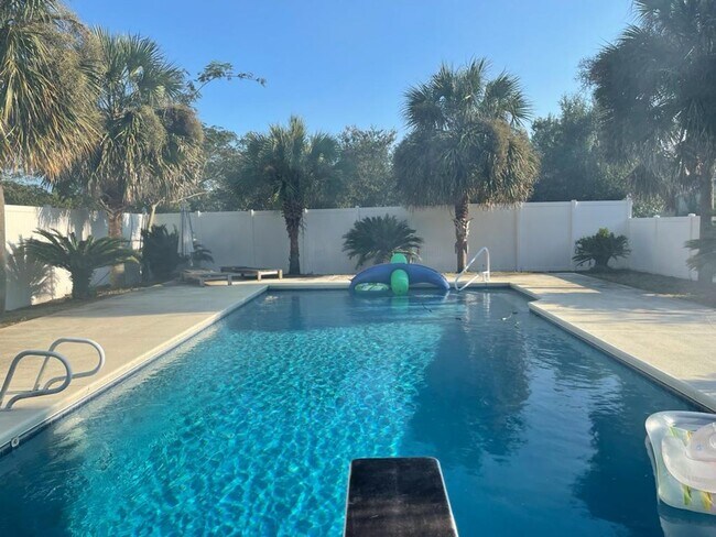 Photo - !!$500 off First months Rent!! Private 1-A...