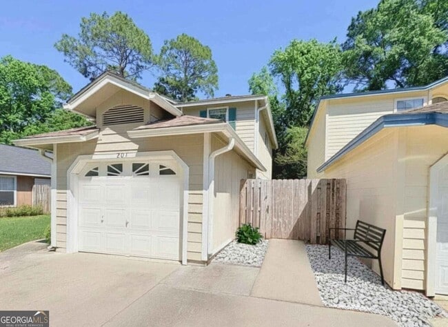 Photo - 201 Millers Trace Dr