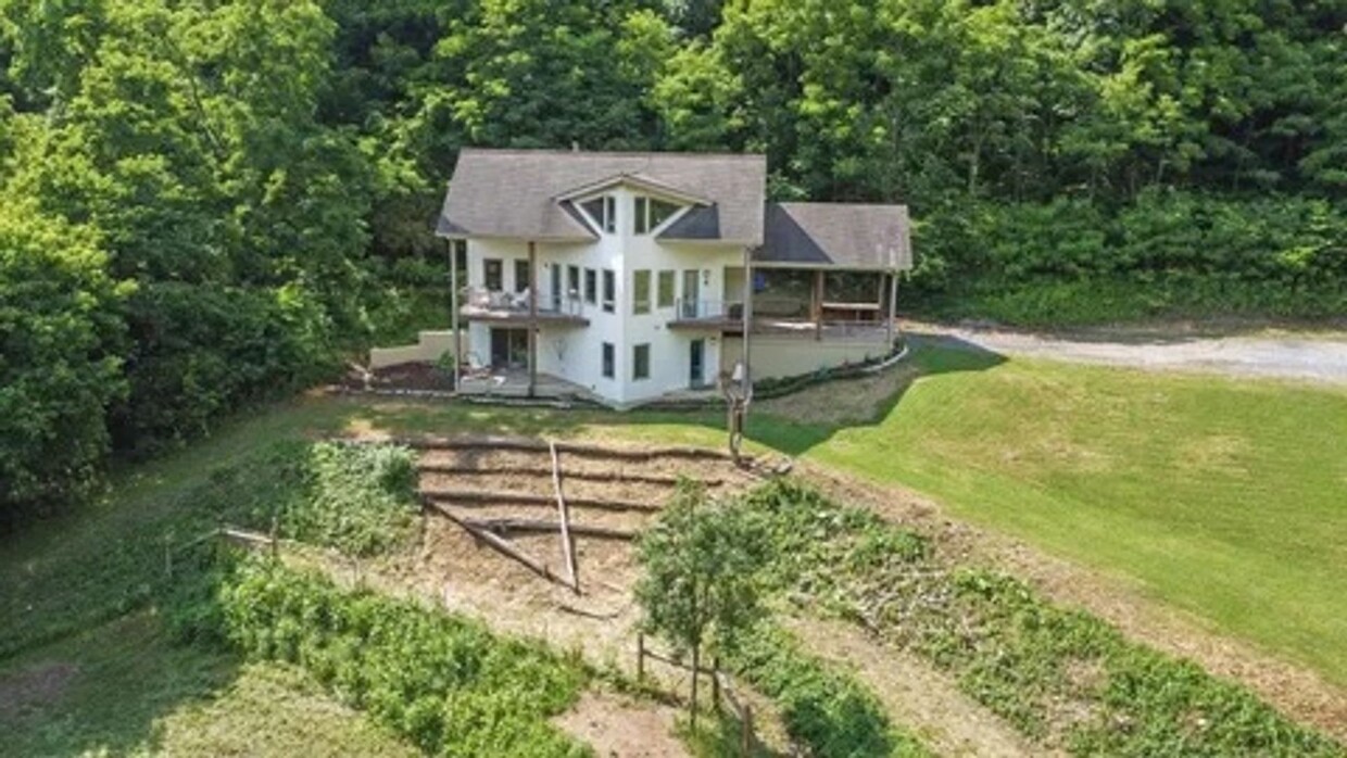 Live the Hobby Farm Dream in Shawsville, VA! - Live the Hobby Farm Dream in Shawsville, VA!