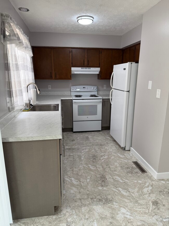 Kitchen - 4811 S 45th St Unit 4815 S 45th Street