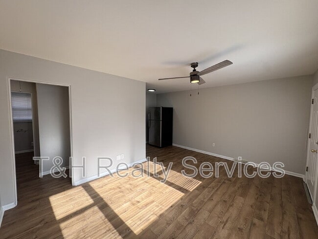 Photo - 1608 W 58th St