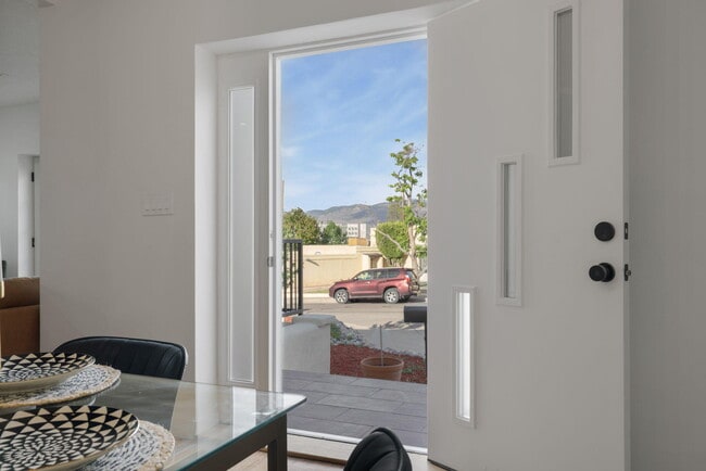 219 Solano Dr SE