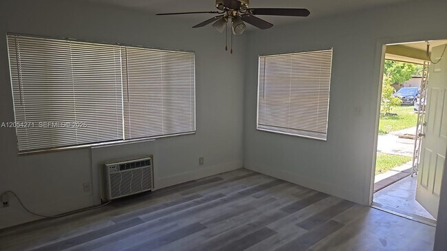 Photo - 808 NE 10th St Unit 3