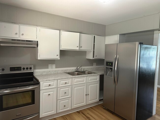 Photo - 1072 Hudson Ave