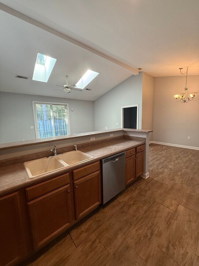 Photo - Carleton Place - College Rental ~ Near UNC...