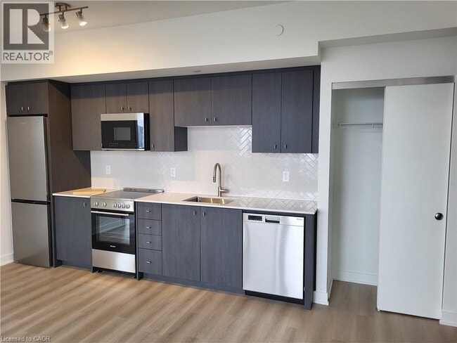 Photo - 25 Wellington St S Unit 2312