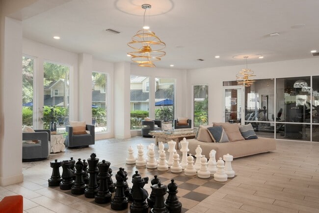 Building Photo - Cobblestone