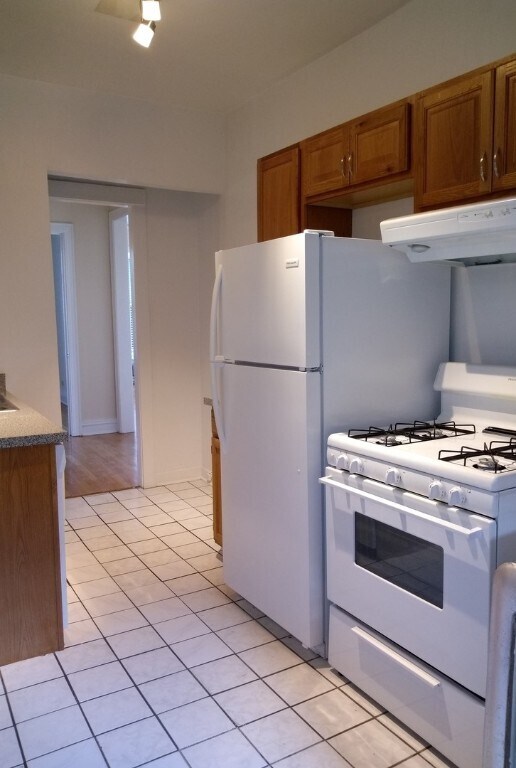 Photo - 829 Dobson St Unit 3