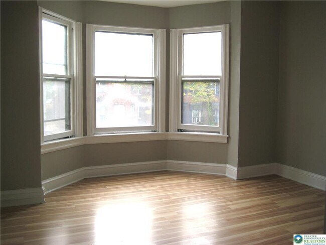 Photo - 113 E Broad St