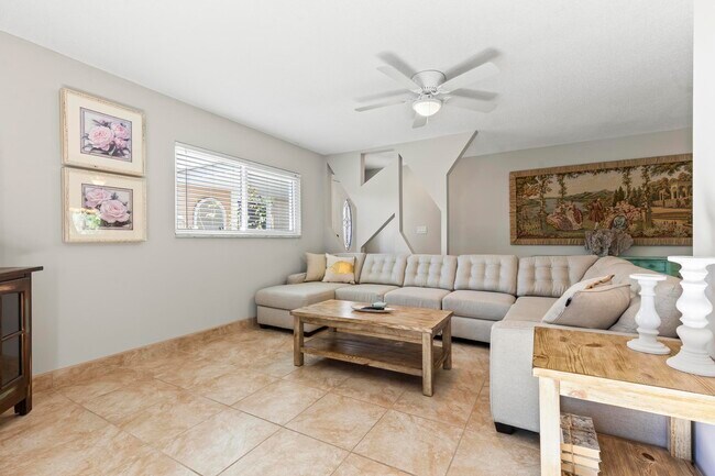 Photo - 22 Clark Ln House