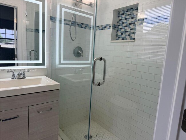 Photo - 650 SW 55th Ave