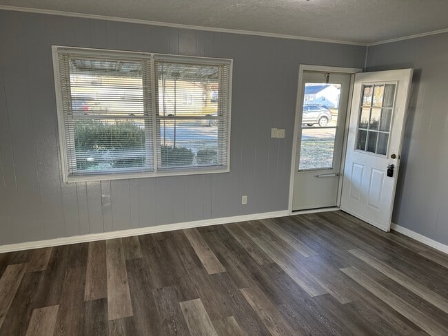 Photo - 2800 Darby Ln