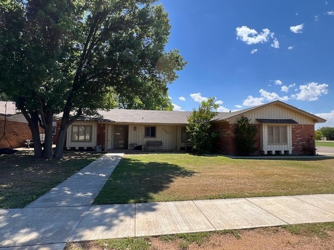 Building Photo - 7702 Knoxville Dr