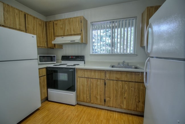 4 Bed 4 Bath Shared Kitchen