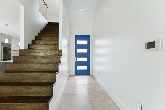 Photo - 1222 Marconi St