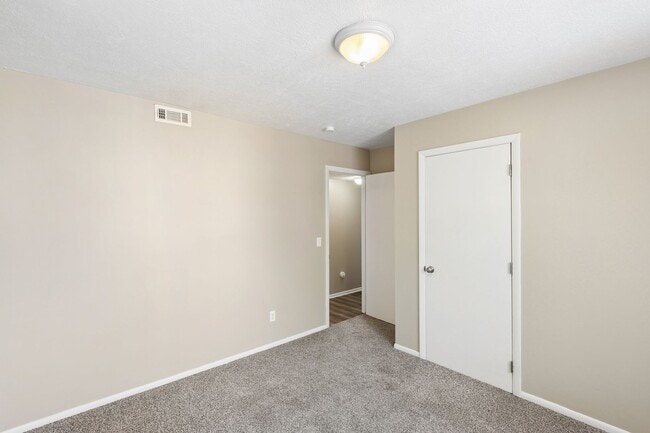 Photo - White Pines Apartments (White Pines Apts LLC)