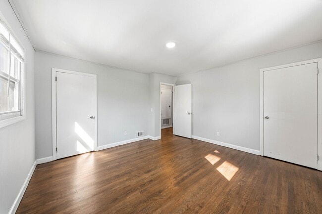 Photo - Large 3 Bedroom Apt