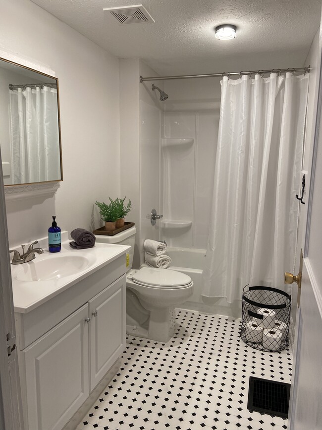 Photo - 1309 W Walnut St