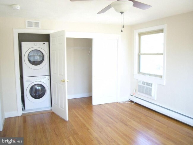 Photo - 231 Sharpless St Unit 3A