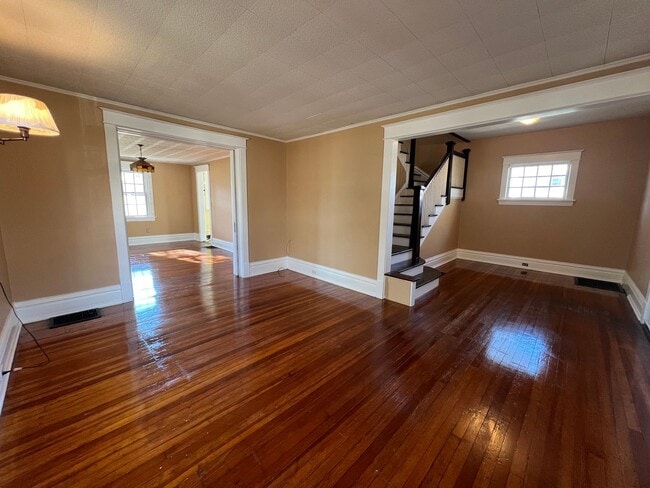 Photo - Charming 3-Bedroom Near IWU