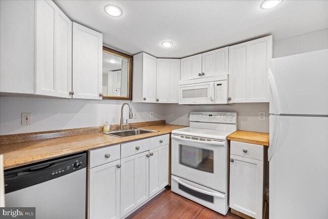Photo - 112 Yardley Commons