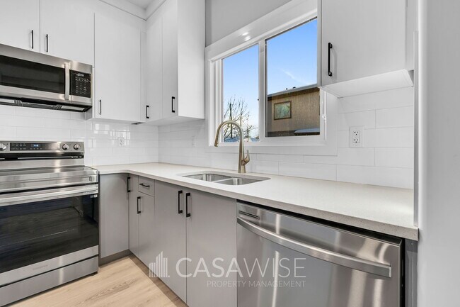 Photo - 9350-9154 154 St Unit Main