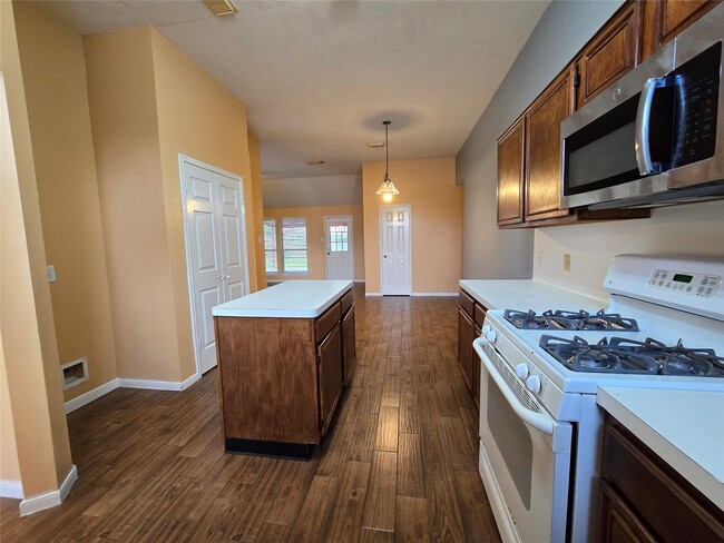 Building Photo - 8927 Diamond Lake Ln