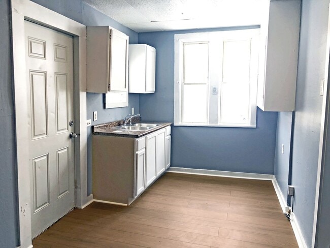 Building Photo - 3206 W 50th St Unit Down