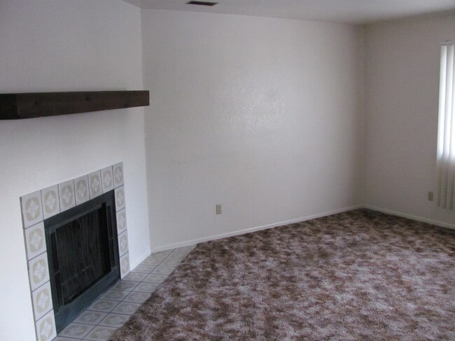 Photo - 5520 Bowden Loop Unidad A