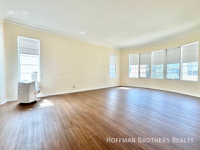 Photo - 120 Flores St