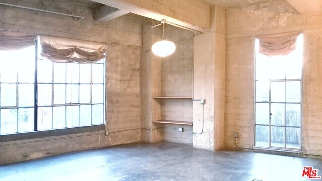 Building Photo - 1855 Industrial St Unit 318 Rental